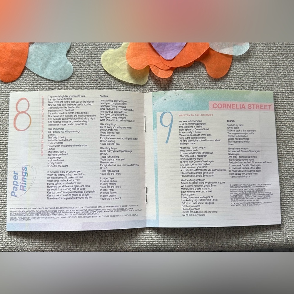 Taylor Swift signed Lover booklet with ME! cd - Picture 6 of 13